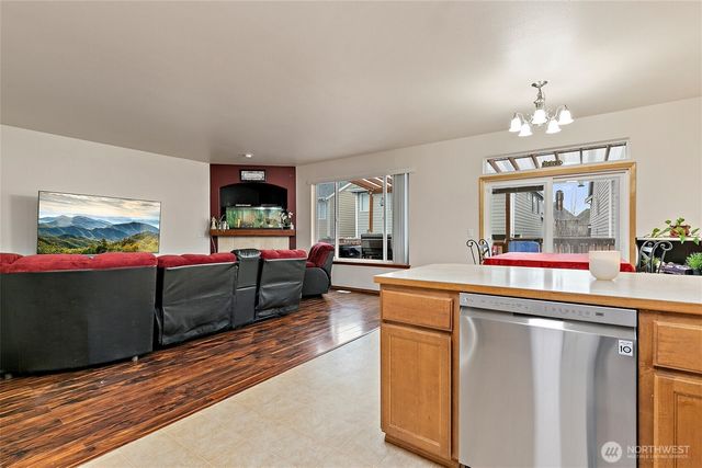 17424 93rd Avenue Ct E, Puyallup, WA 98375