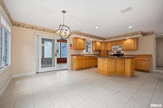 3909 W TALUS Court, Peoria, IL 61615