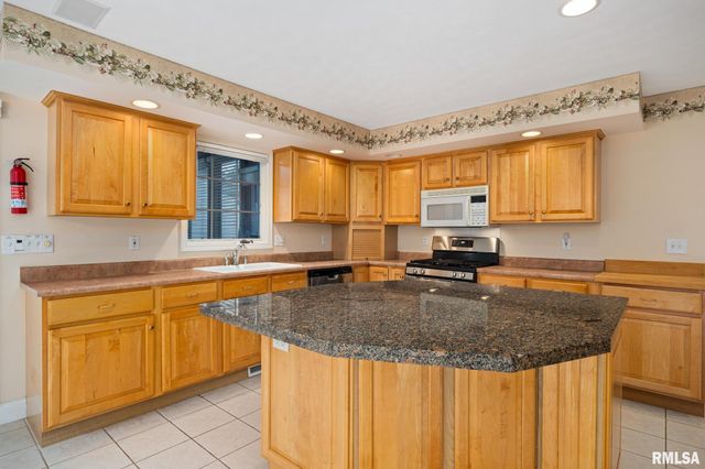 3909 W TALUS Court, Peoria, IL 61615