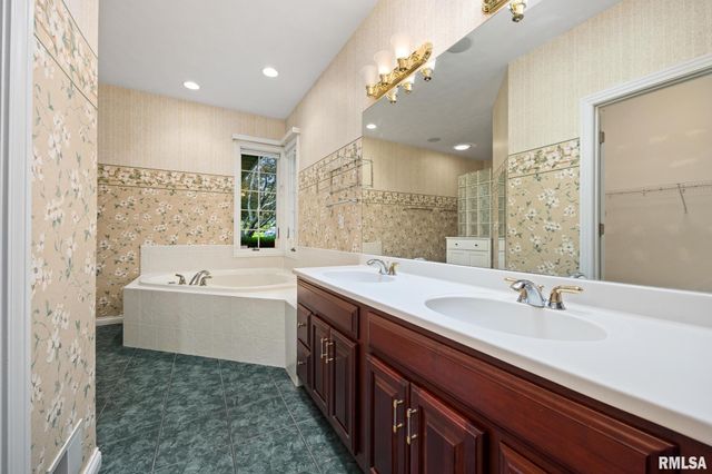 3909 W TALUS Court, Peoria, IL 61615