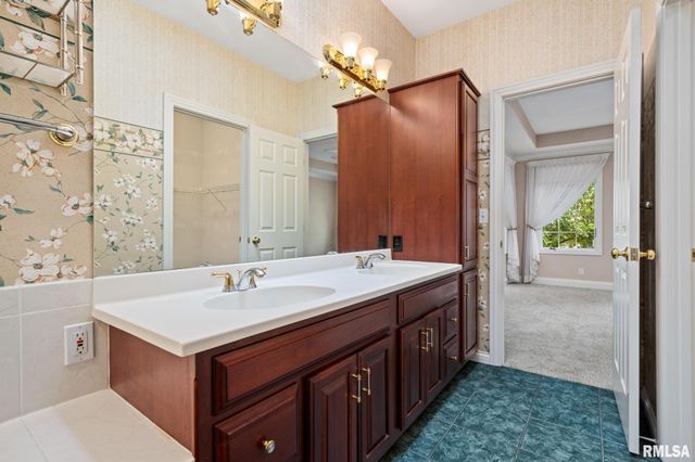 3909 W TALUS Court, Peoria, IL 61615