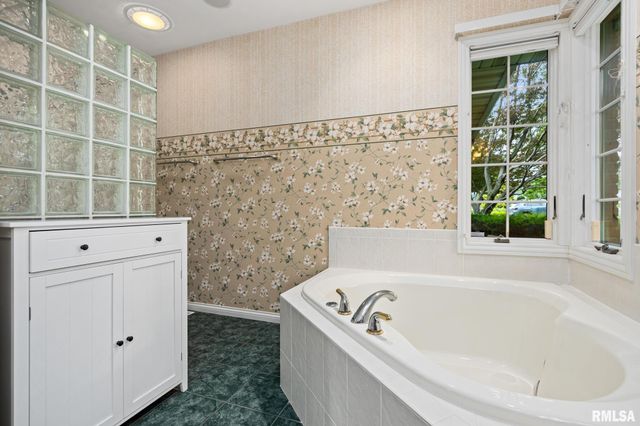 3909 W TALUS Court, Peoria, IL 61615