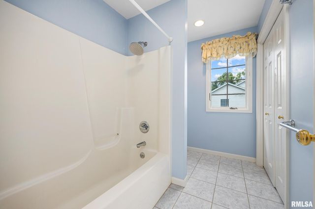3909 W TALUS Court, Peoria, IL 61615