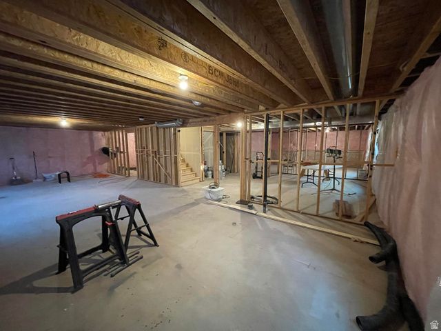 394 W PARKWAY DR, Kaysville, UT 84037