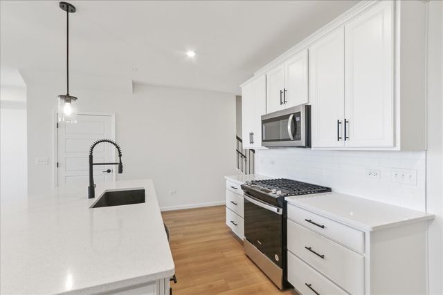 729 Dropseed Lane 75002, Bolingbrook, IL 60490