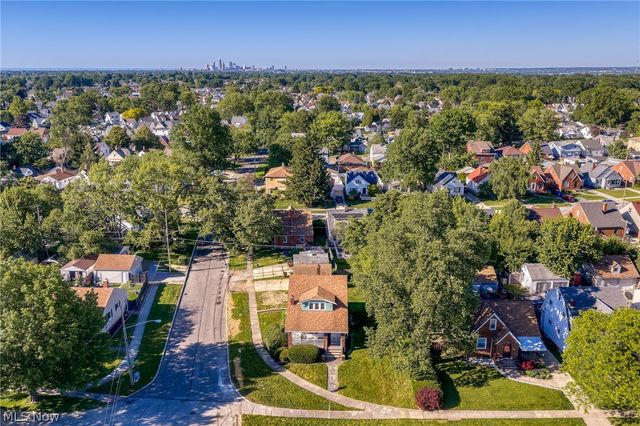 6502 Renwood Drive, Parma, OH 44129