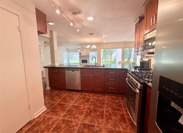 20313 Sunny Shores Drive B, Humble, TX 77346