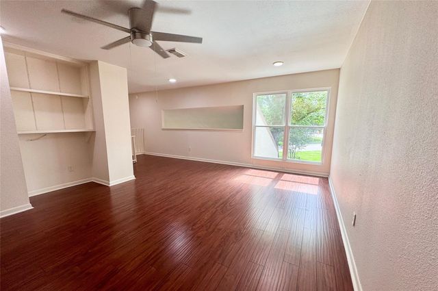 20313 Sunny Shores Drive B, Humble, TX 77346