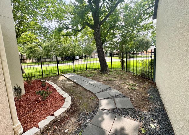 20313 Sunny Shores Drive B, Humble, TX 77346