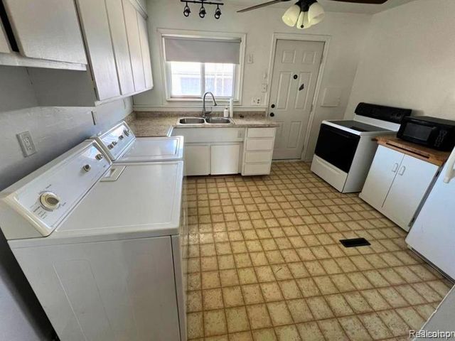 5371 Culver Street, Dearborn Heights, MI 48125
