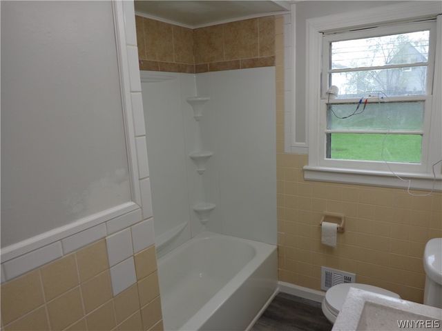 123 Hawthorne Avenue, Tonawanda, NY 14223