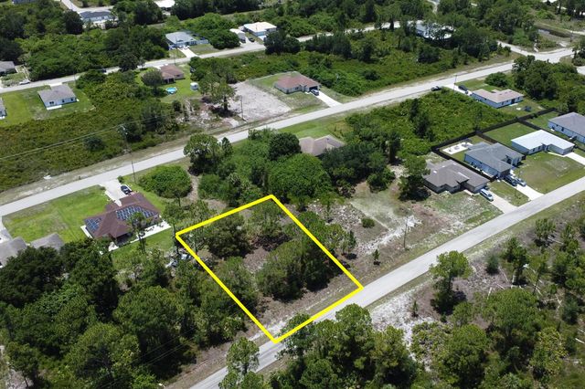 518 Cottonwood Avenue S, Lehigh Acres, FL 33974