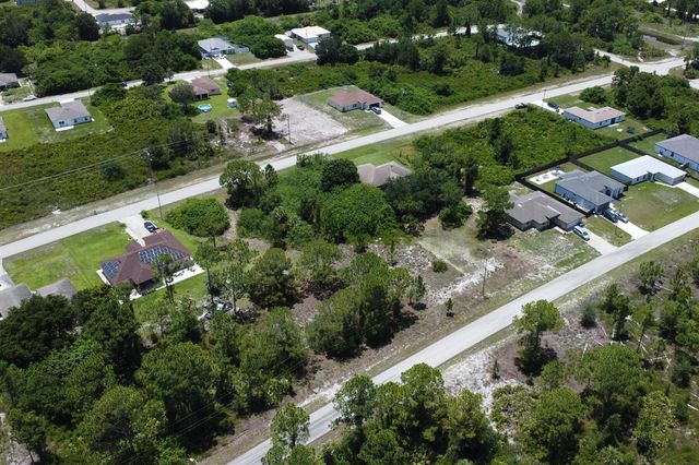 518 Cottonwood Avenue S, Lehigh Acres, FL 33974