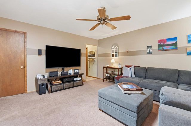 1180 Dorchester DRIVE, Oconomowoc, WI 53066