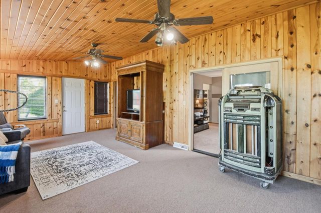 1180 Dorchester DRIVE, Oconomowoc, WI 53066