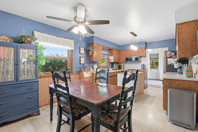 1180 Dorchester DRIVE, Oconomowoc, WI 53066
