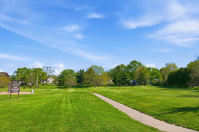 1180 Dorchester DRIVE, Oconomowoc, WI 53066