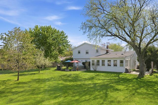 1180 Dorchester DRIVE, Oconomowoc, WI 53066