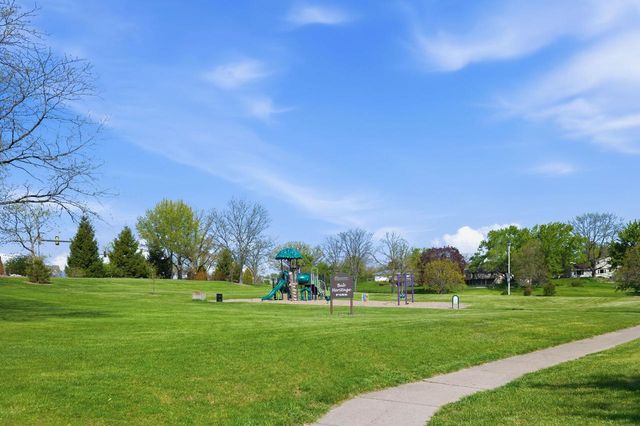 1180 Dorchester DRIVE, Oconomowoc, WI 53066