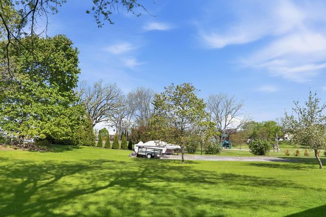 1180 Dorchester DRIVE, Oconomowoc, WI 53066