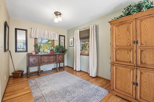 1180 Dorchester DRIVE, Oconomowoc, WI 53066