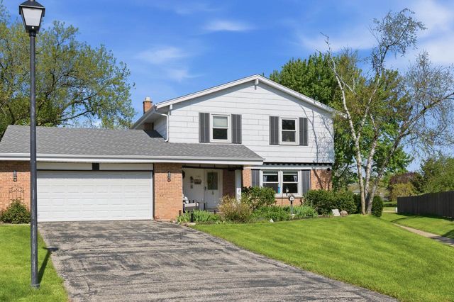 1180 Dorchester DRIVE, Oconomowoc, WI 53066