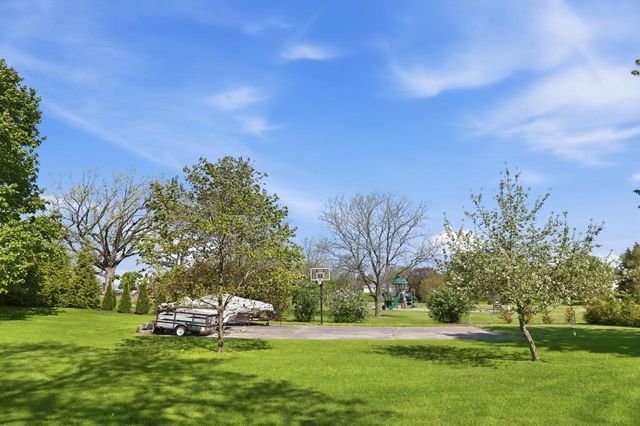 1180 Dorchester DRIVE, Oconomowoc, WI 53066