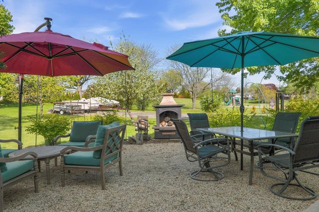 1180 Dorchester DRIVE, Oconomowoc, WI 53066