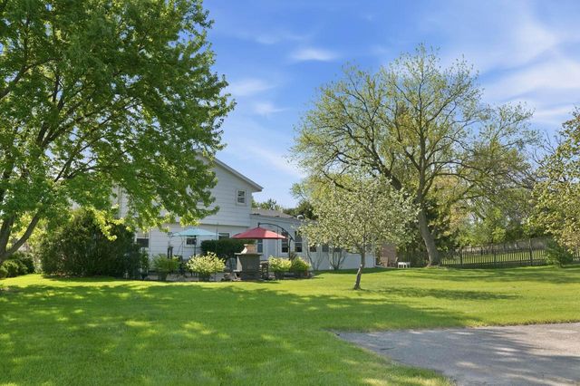 1180 Dorchester DRIVE, Oconomowoc, WI 53066
