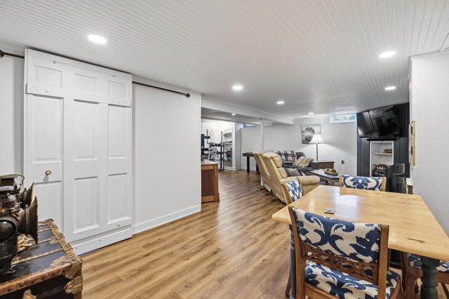 1180 Dorchester DRIVE, Oconomowoc, WI 53066