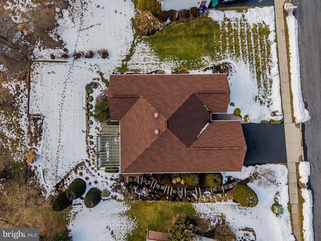 15 WETHERBURN RD, Enola, PA 17025