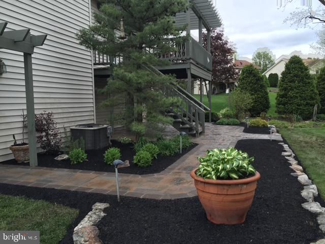 15 WETHERBURN RD, Enola, PA 17025