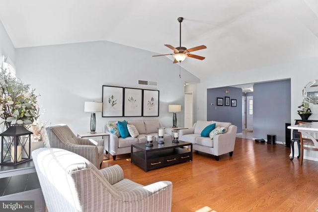 15 WETHERBURN RD, Enola, PA 17025