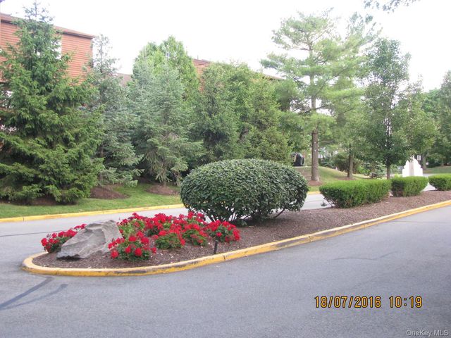 40 Aspen Court, Nanuet, NY 10954