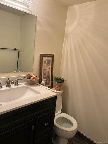 40 Aspen Court, Nanuet, NY 10954