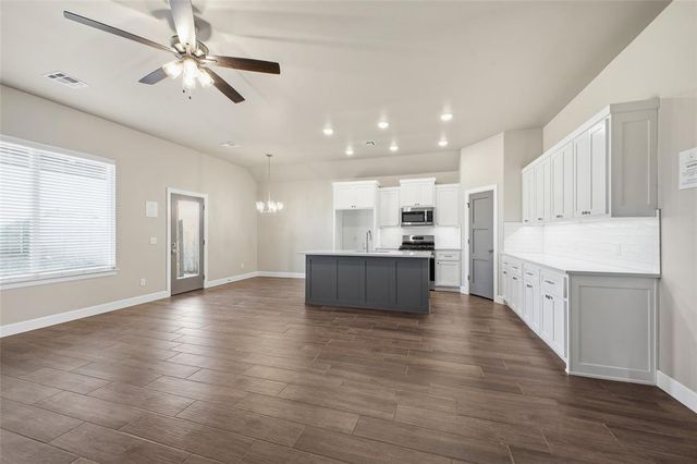 1300 Colonial Avenue, Tuttle, OK 73089