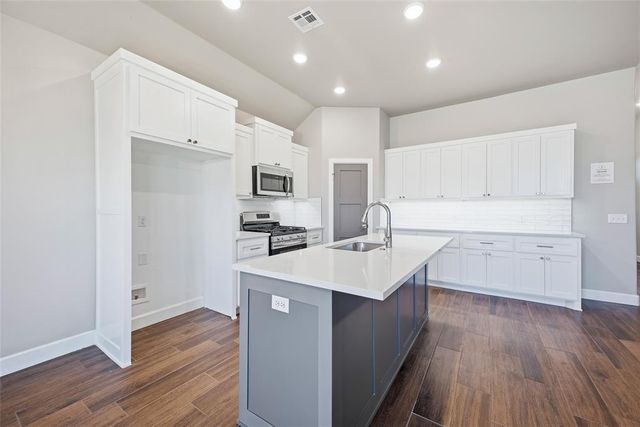 1300 Colonial Avenue, Tuttle, OK 73089