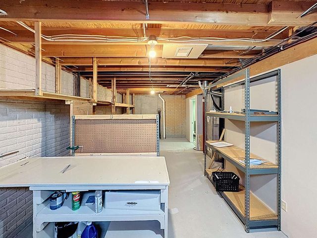 400 29th Avenue Drive 7C, Moline, IL 61265