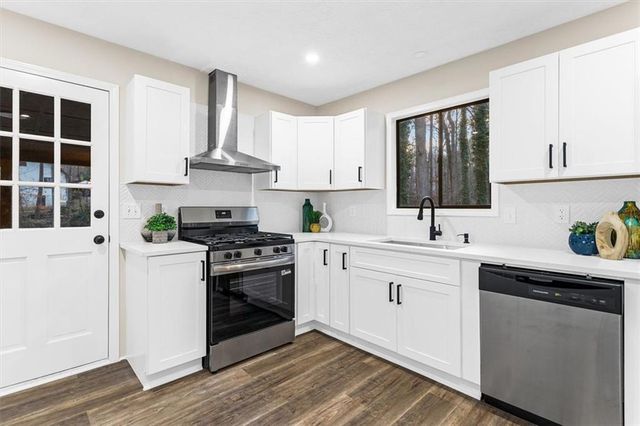 480 PINEBURR Lane, Stone Mountain, GA 30087