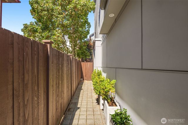 2450 NW 61st Street, Seattle, WA 98107