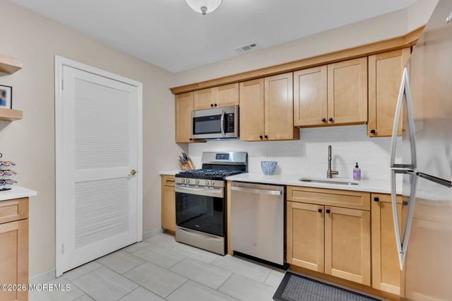 2102 Buckingham Circle, Middletown, NJ 07748