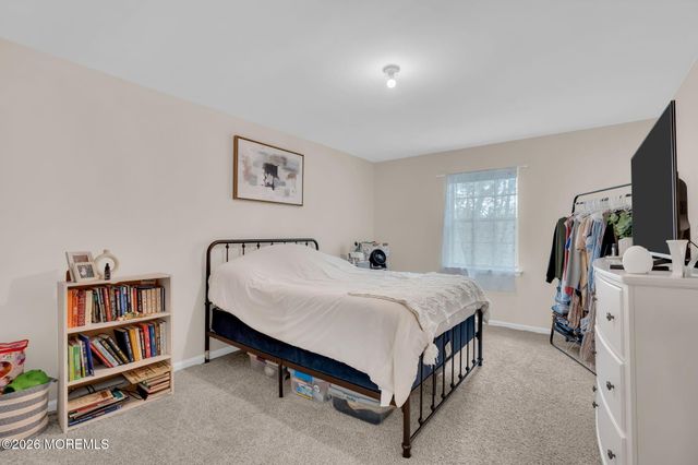 2102 Buckingham Circle, Middletown, NJ 07748