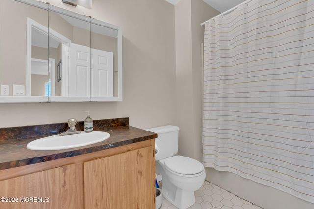 2102 Buckingham Circle, Middletown, NJ 07748
