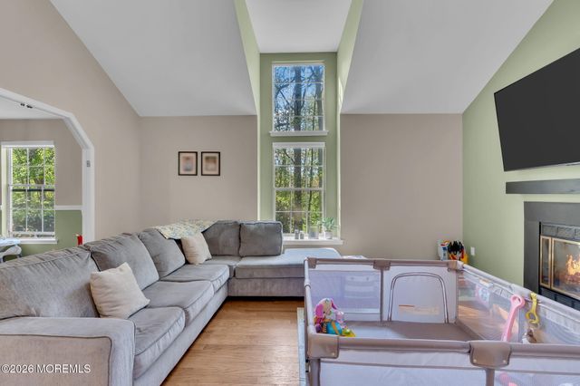 2102 Buckingham Circle, Middletown, NJ 07748