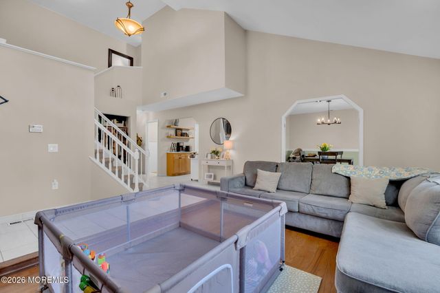 2102 Buckingham Circle, Middletown, NJ 07748
