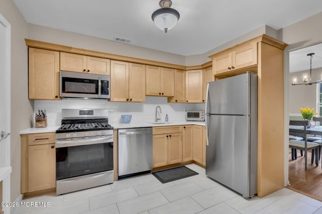 2102 Buckingham Circle, Middletown, NJ 07748