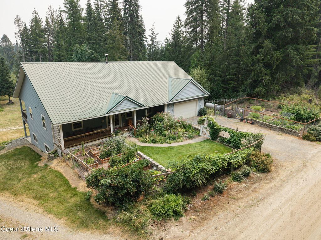 403 Fall Creek RD, Naples, ID 83847 photo 3