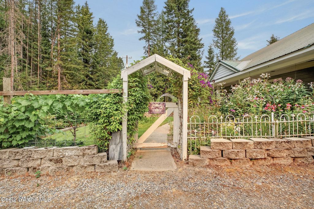 403 Fall Creek RD, Naples, ID 83847 photo 5