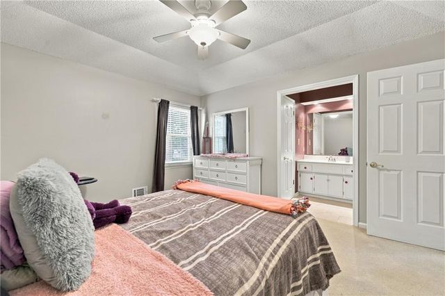 900 SW Murray Road, Lee's Summit, MO 64081