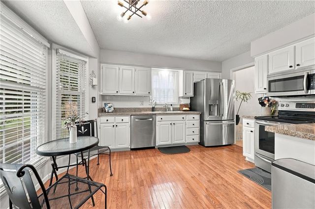 900 SW Murray Road, Lee's Summit, MO 64081